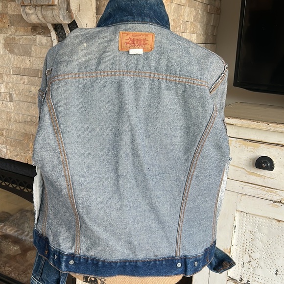 Vintage Levi dark wash button down jean jacket 70708 0216 Size 18. - Picture 13 of 16